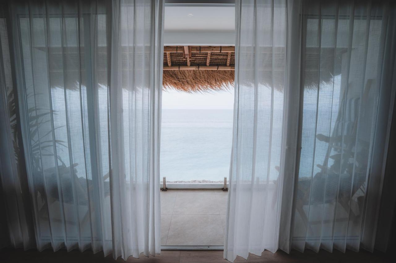 Legends Beachfront Resort Uluwatu Exteriör bild